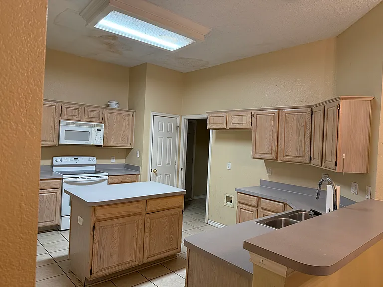 6805 Windward View Dr #ONE STORY — Photo 8