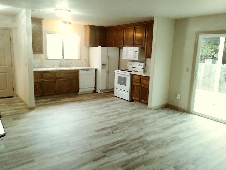 1st image of 318A W Blossom Way