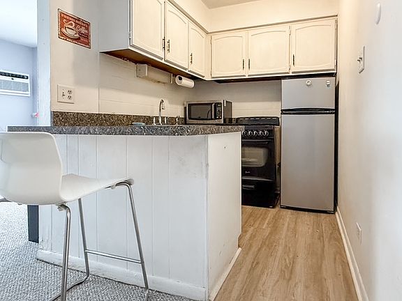 5th image of 3620 N Pine Grove Ave APT 211