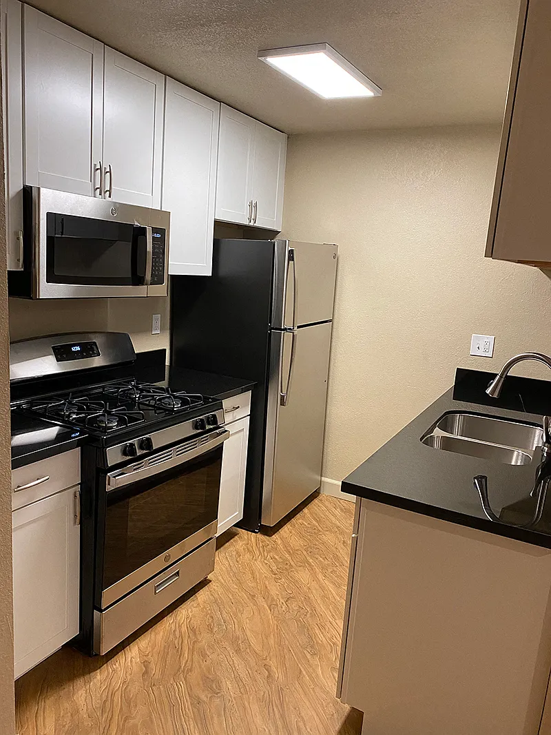 Iron Horse Apartments — Photo 1