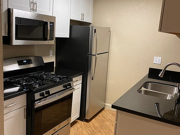 Iron Horse Apartments — Photo 1