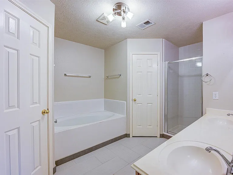 21611 Country Club Green Way — Photo 29