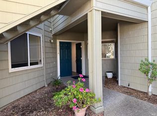 2034 Stonefield Lane, Santa Rosa, CA 95403