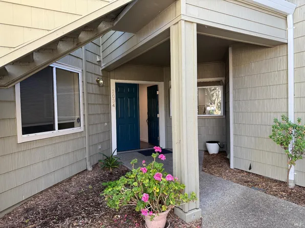 2034 Stonefield Lane, Santa Rosa, CA 95403