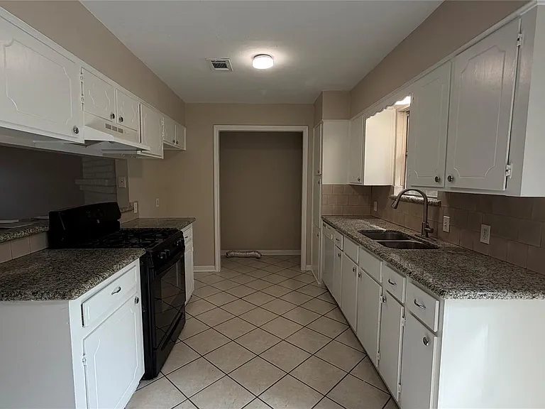 1006 Grand Junction Dr — Photo 12