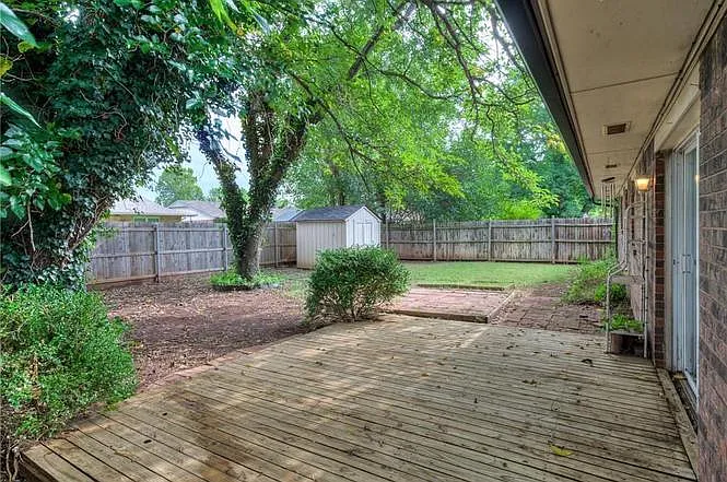 801 Robin Hill Rd — Photo 25