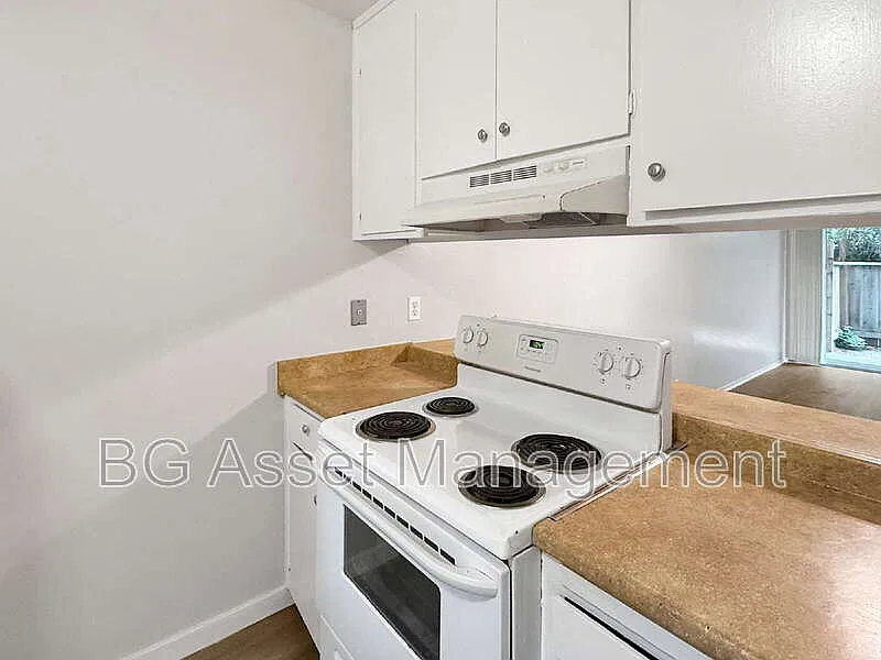 2 bed, 1.0 bath, 900 sqft, $2,395 — Photo 4