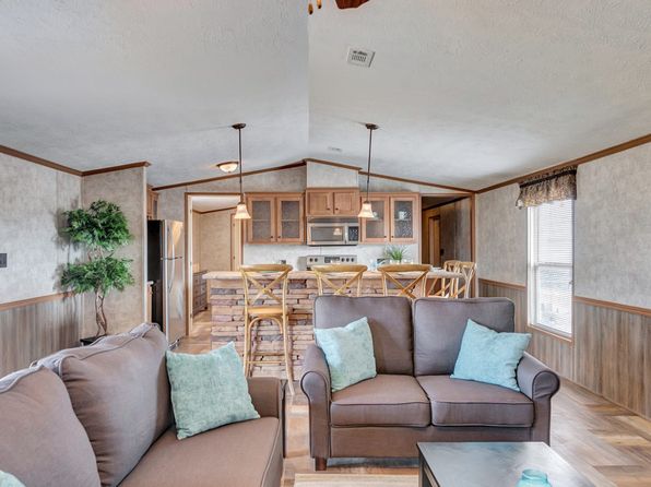 1405 Avenue Z, Hondo, TX 78861