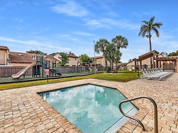 4th image of 2046 SW 81st Way #2046