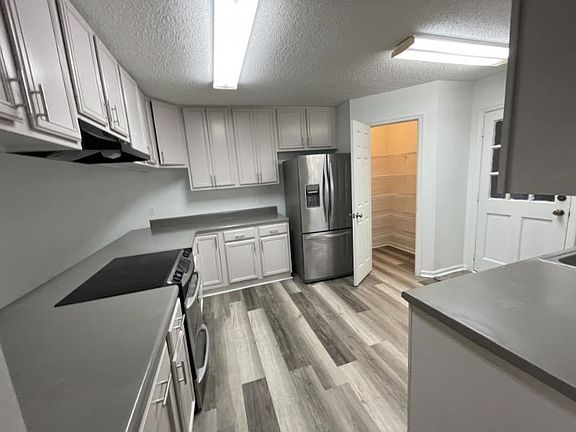5th image of 1921 Maymeadow Ln