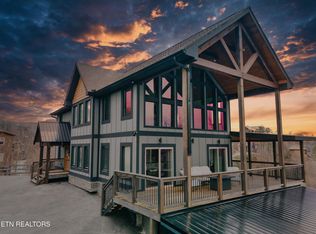 633 Pinecrest Dr, Gatlinburg, TN 37738