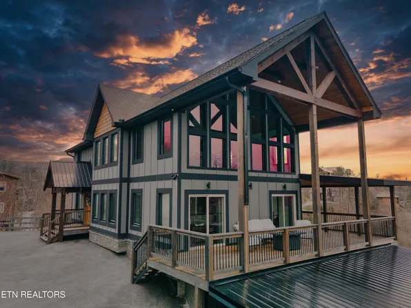 633 Pinecrest Dr, Gatlinburg, TN 37738