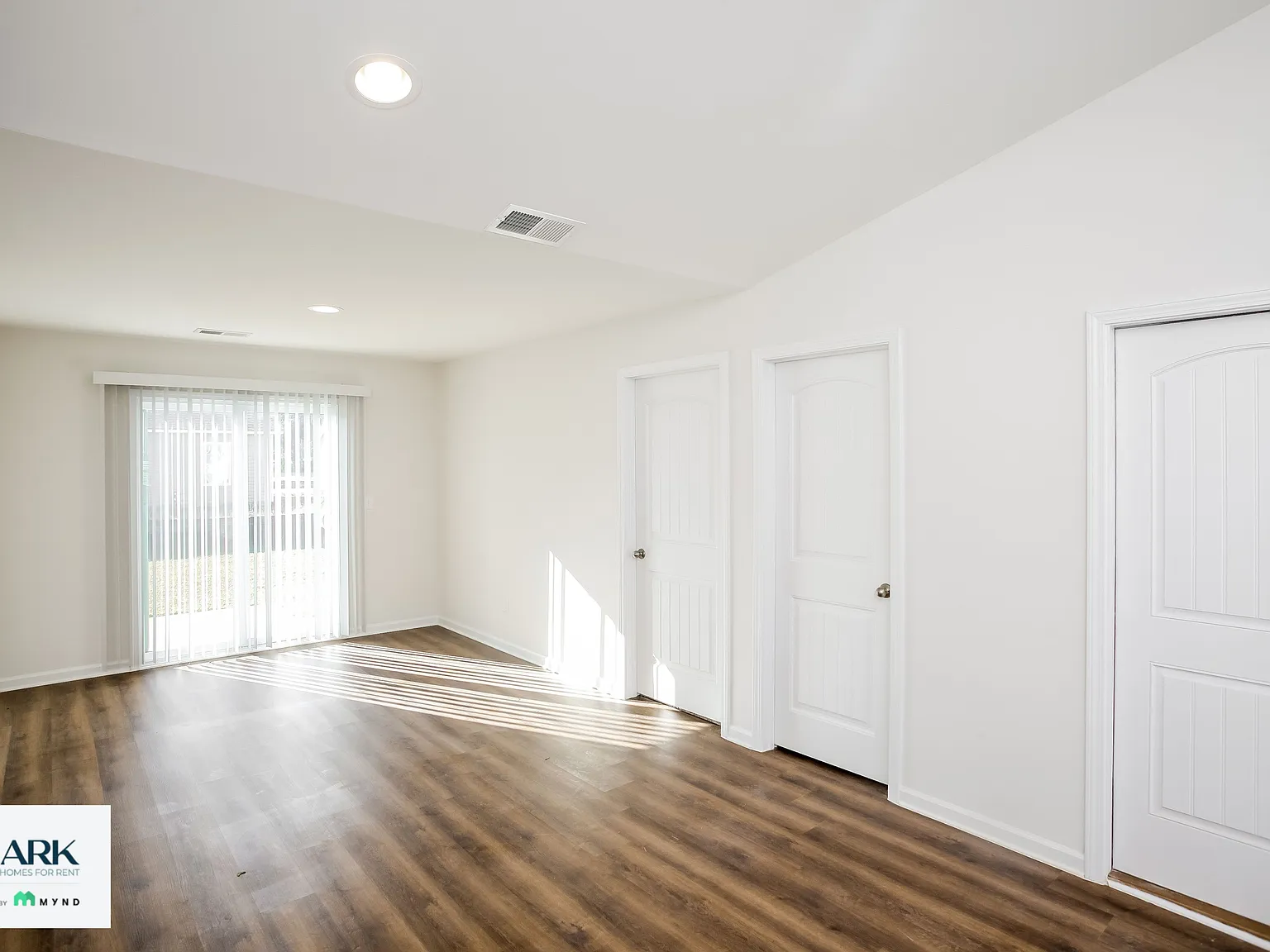 3 bed, 2.0 bath, 1300 sqft, $1,703 — Photo 3
