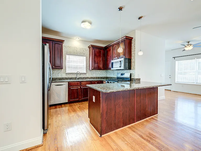 1033 Yale Ave — Photo 8