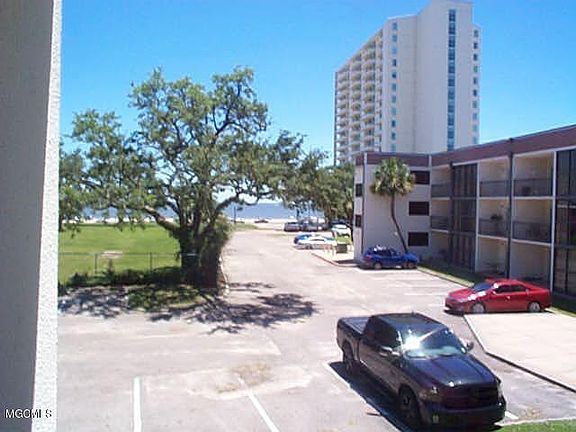 2nd image of 2046 Beach Blvd #218