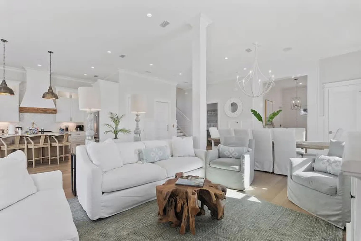 7 bed, 7.0 bath, 5026 sqft, $20,905 — Photo 4