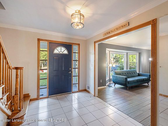 4th image of 512 Boutell Dr