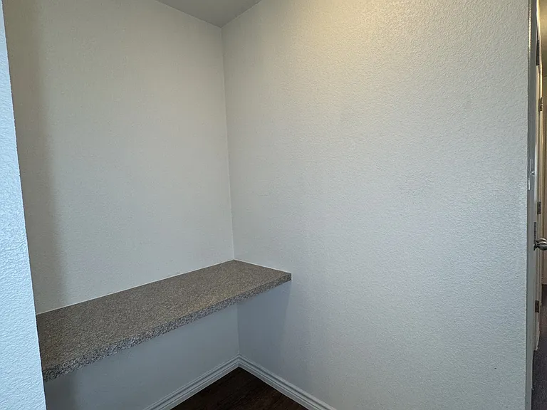 1521 Justin Loop — Photo 8
