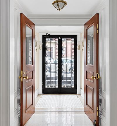 5th image of 9 E 94th St