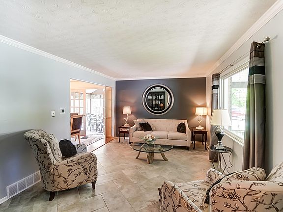 5th image of 1215 Autumn Hill Dr