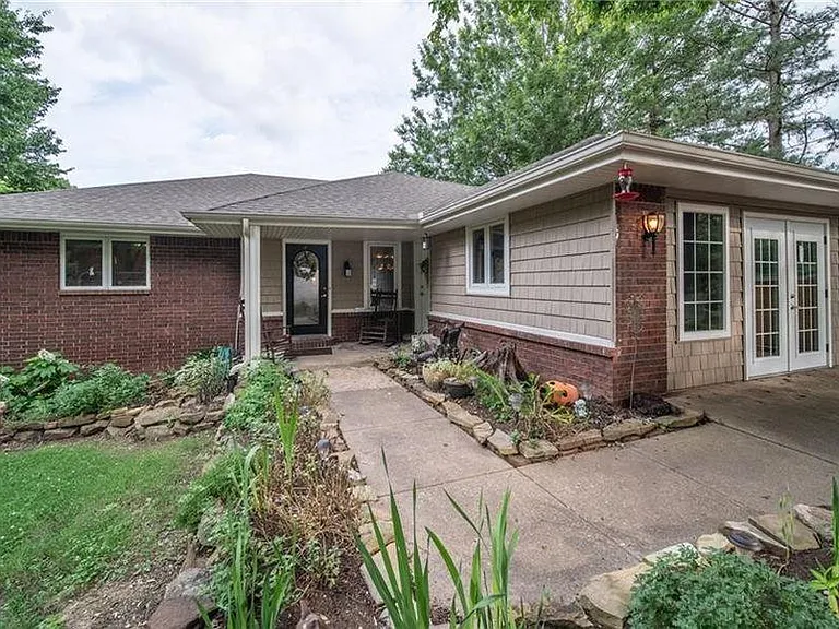 821 S Summit Dr — Photo 18