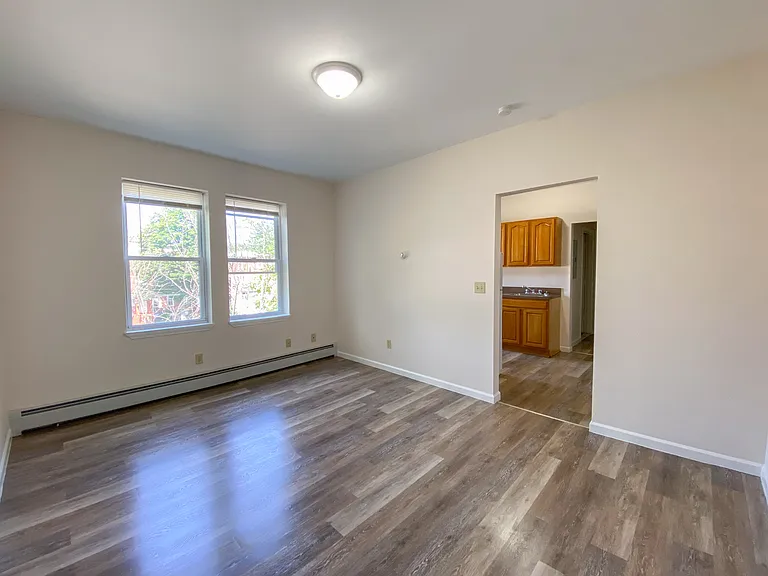 162-164 Ward St #302 — Photo 3