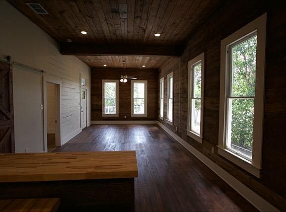 5th image of 647 E Ashby Pl