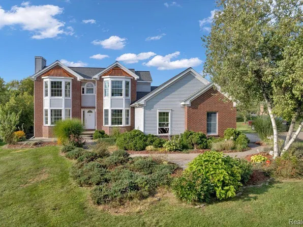 6081 Lanake Ln, Imlay City, MI 48444