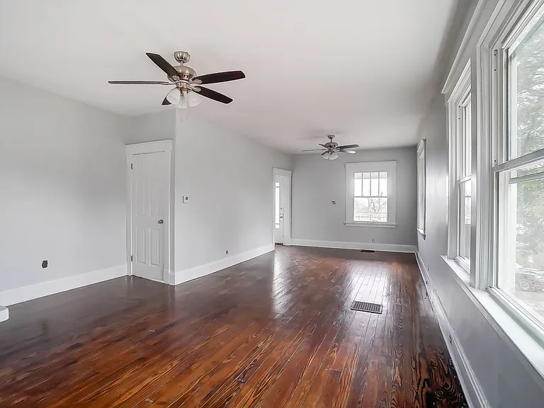 2307 Center St — Photo 14
