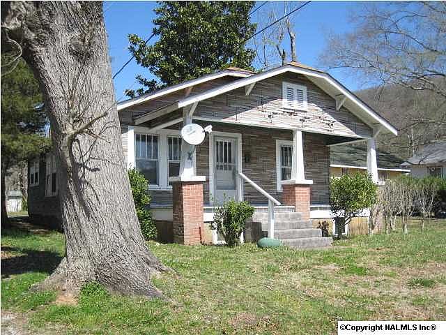 2nd image of 405 8th St NE