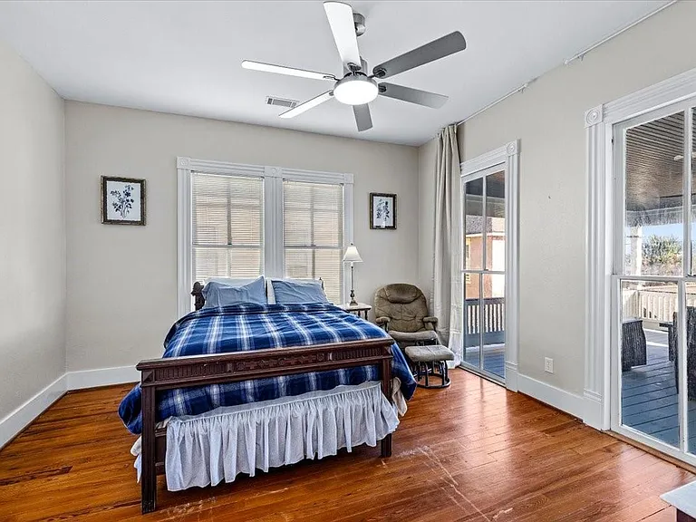 2207 Avenue P — Photo 28