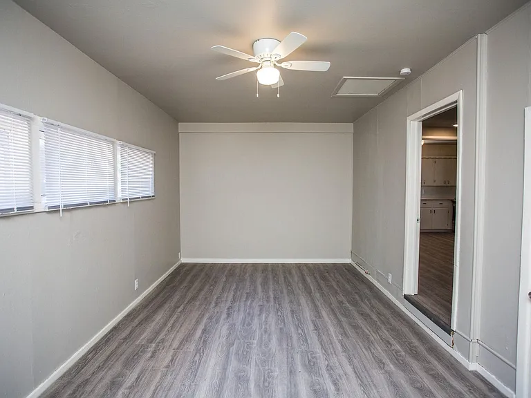 4629 Elgin Ave — Photo 18