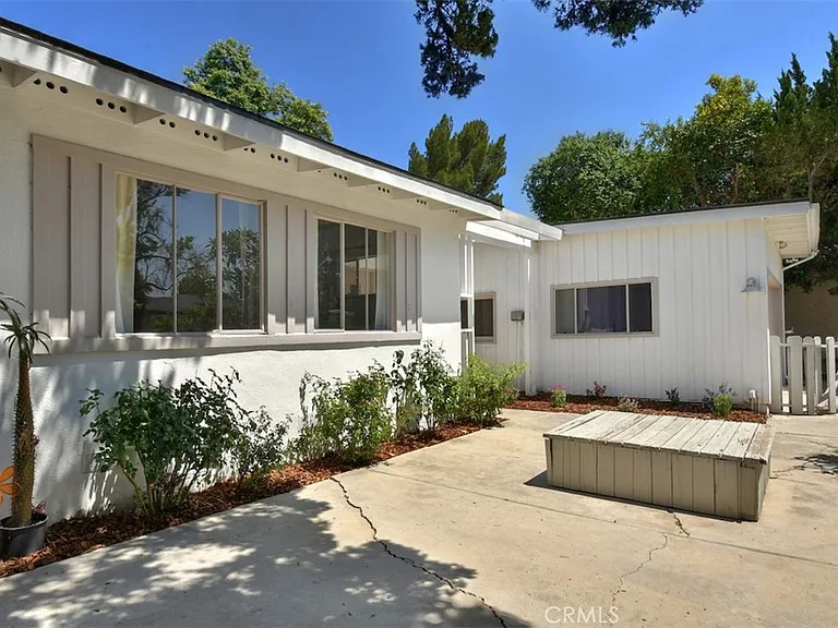 5836 Wish Ave — Photo 6