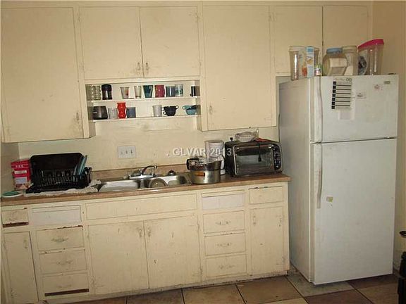 5th image of 1115 Tamerack Ave