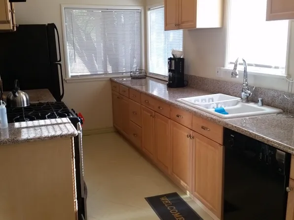 18300 Sylvan St, Reseda, CA 91335