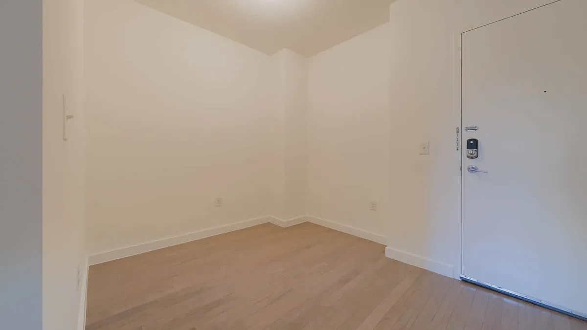Studio with Hard Surface Flooring - Madox