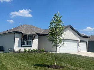 14842 S Zarda Dr, Olathe, KS 66061