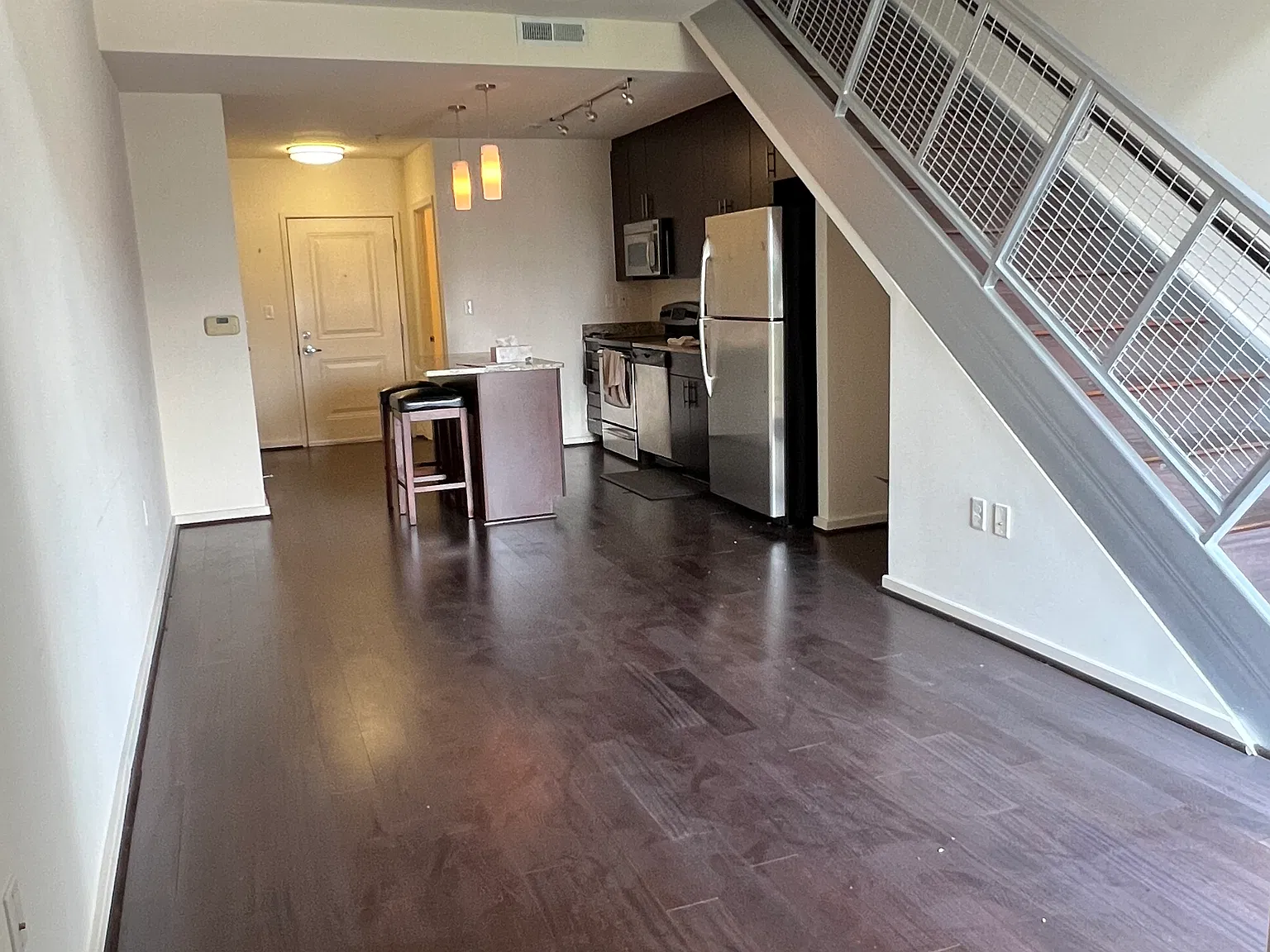 1 bed, 1.5 bath, 960 sqft, $1,800 — Photo 2
