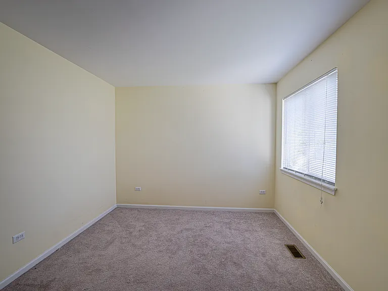 2464 Blue Spruce Ln — Photo 16