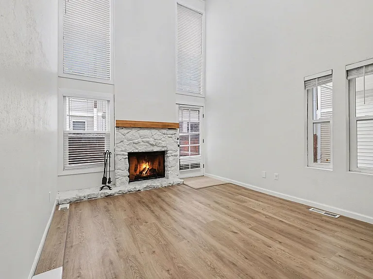 1050 S Monaco Pkwy #49 — Photo 2