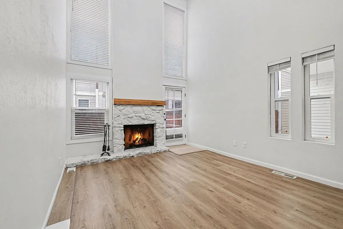 Building Photo - 1050 S Monaco Pkwy #49