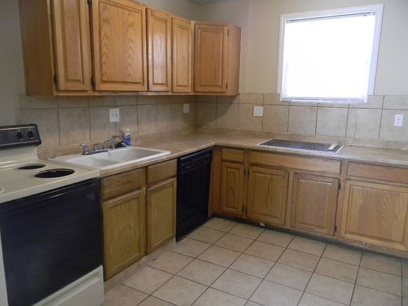 3rd image of 1823 Ewing Ave