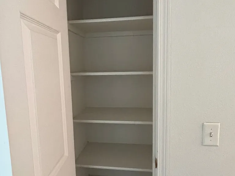 Ellendale Manor Apartments — Photo 7
