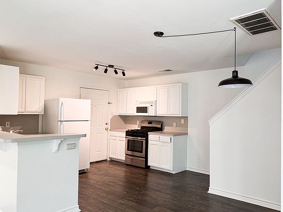 4th image of 2902 Kestrel Dr #B