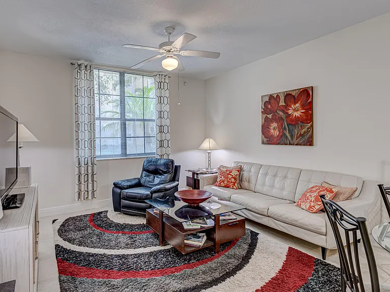 630 Sapodilla Ave #112 — Photo 8