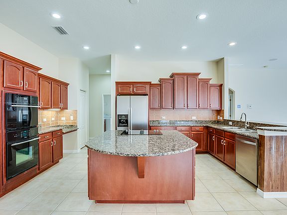 2nd image of 3330 Leaf Lake Dr