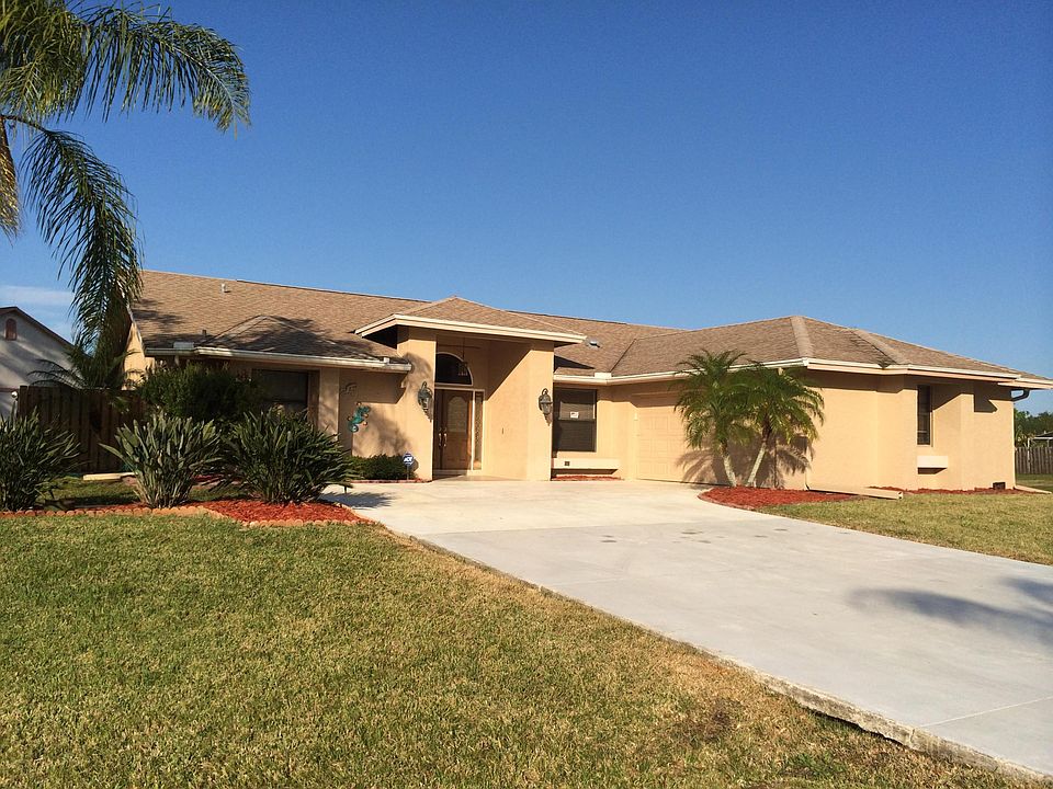 1st image of 715 SE Ablett Lane