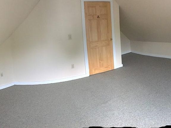 Bedroom (3rd fl front)