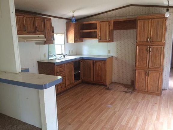 2nd image of 10567 Spruce Ave