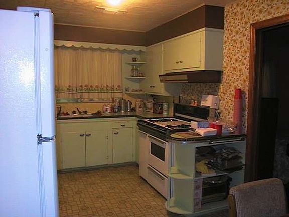 3rd image of 2440 Woodrow Dr